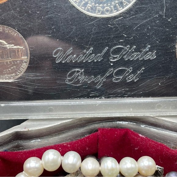 United States Proof Coin Set From 1968 with Display Case - Picture 6 of 6